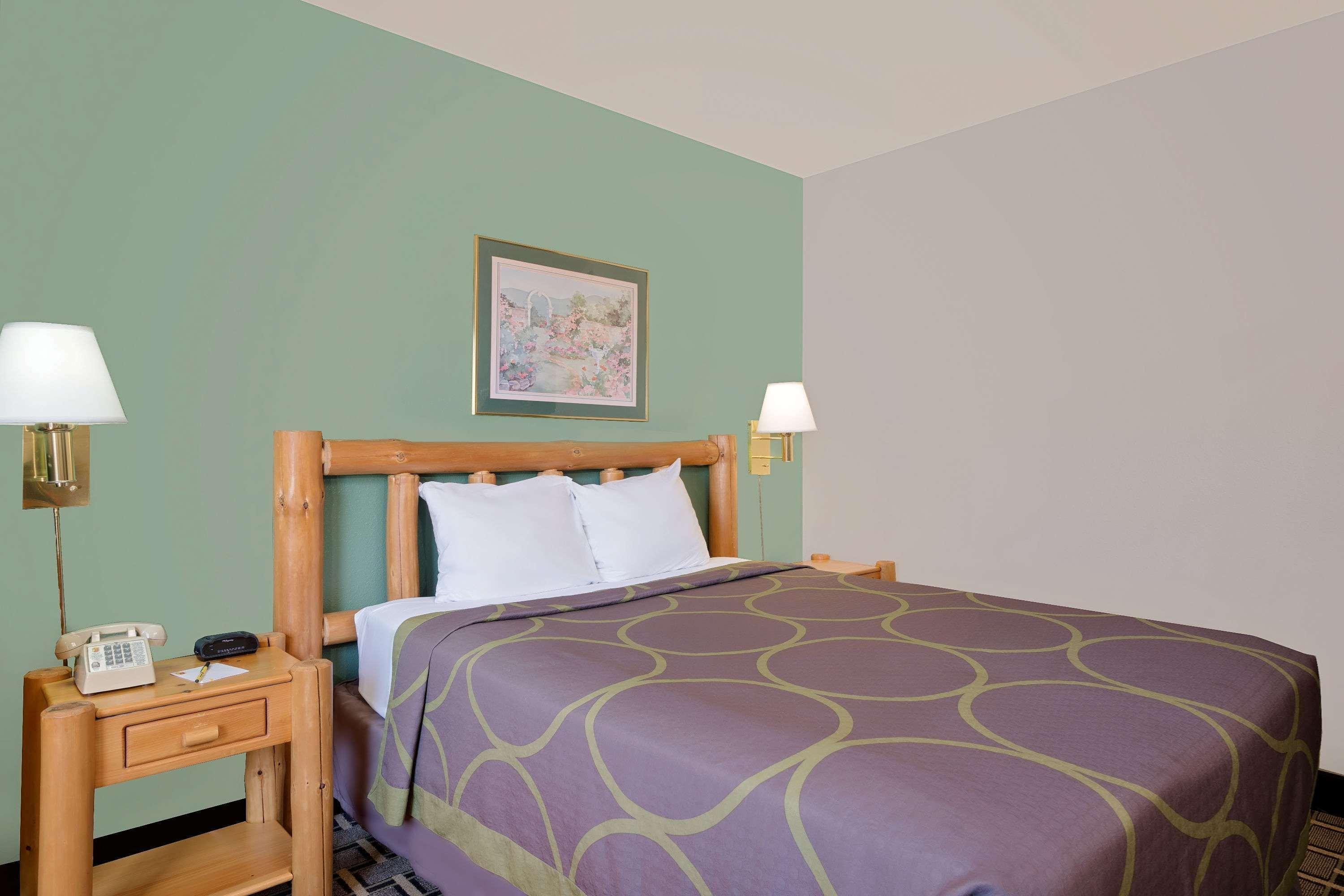 Super 8 By Wyndham Cloquet Ξενοδοχείο Εξωτερικό φωτογραφία